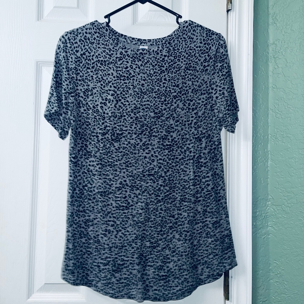 Gray & back cheetah tshirt
